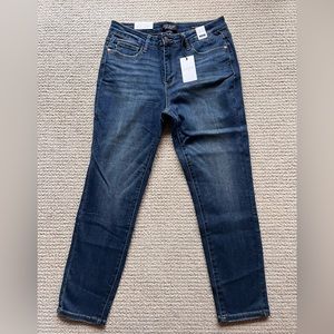 New With Tags (NWT) Judy Blue Adelene Mid Rise Girlfriend Jean Size 12/31